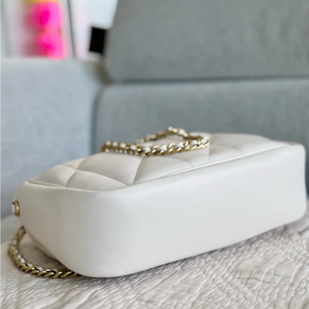 Coach Quilted Pillow Chalk Leather Madison Shoulder Bag - Picture 4 of 7